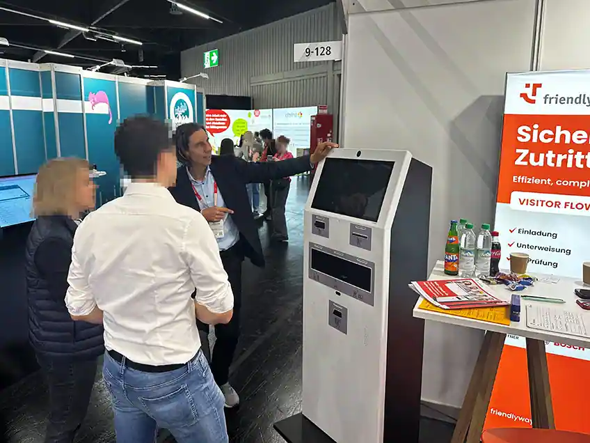 Stand Highlights and Visitor Conversations